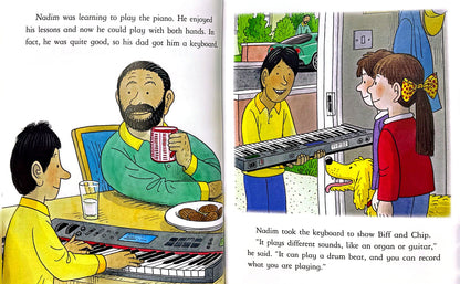 Read with Oxford: Stage 5: Biff, Chip and Kipper: Turtle Beach and Other Stories (Paperback)